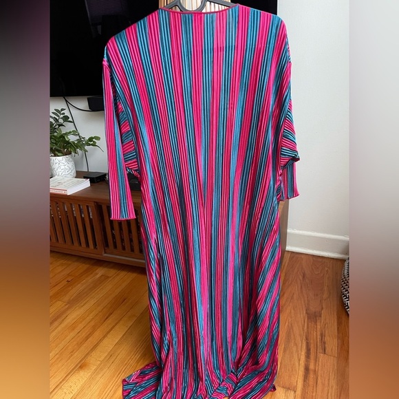 LuLaRoe Striped kimono in Pink and Blue - Picture 3 of 6